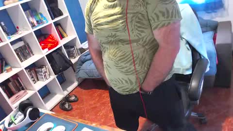 Snapshot of ravingr3d3 chatting on 05-04-26, 08:32 ravingr3d3 online show from 05-04-26, 08:32
