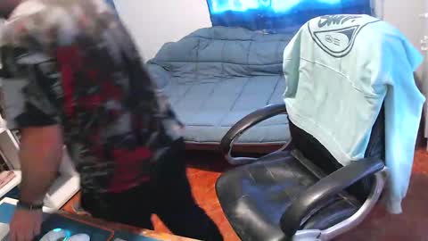 Snapshot of ravingr3d3 chatting on 05-12-26, 08:11 ravingr3d3 online show from 05-12-26, 08:11
