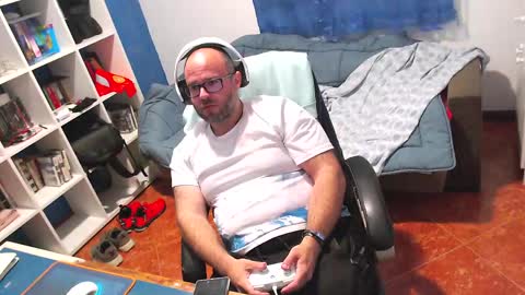 Snapshot of ravingr3d3 chatting on 05-12-26, 08:50 ravingr3d3 online show from 05-12-26, 08:50