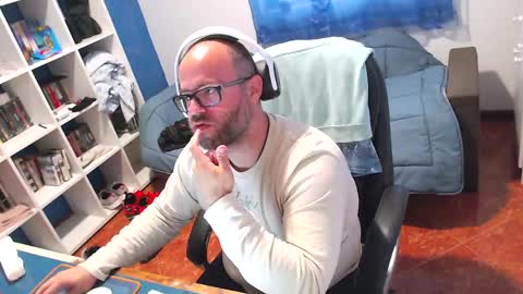 Snapshot of ravingr3d3 chatting on 05-13-26, 01:30 ravingr3d3 online show from 05-13-26, 01:30