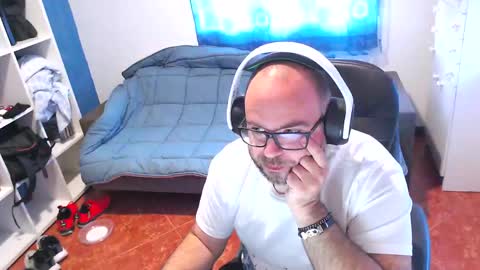 Snapshot of ravingr3d3 chatting on 05-14-26, 08:21 ravingr3d3 online show from 05-14-26, 08:21
