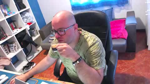Snapshot of ravingr3d3 chatting on 05-21-26, 08:10 ravingr3d3 online show from 05-21-26, 08:10