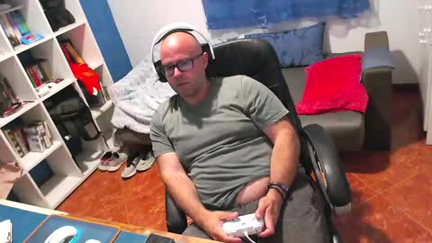 Snapshot of ravingr3d3 chatting on 05-21-26, 08:49 ravingr3d3 online show from 05-21-26, 08:49