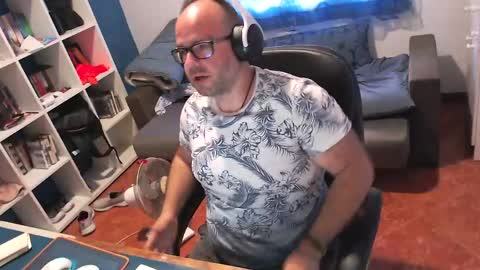 Snapshot of ravingr3d3 chatting on 05-25-26, 08:09 ravingr3d3 online show from 05-25-26, 08:09