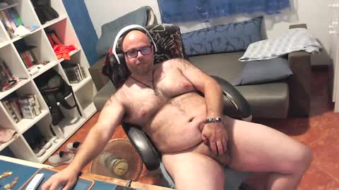 Snapshot of ravingr3d3 chatting on 05-25-26, 11:33 ravingr3d3 online show from 05-25-26, 11:33