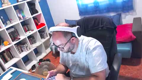 Snapshot of ravingr3d3 chatting on 06-08-26, 01:11 ravingr3d3 online show from 06-08-26, 01:11
