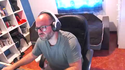 Snapshot of ravingr3d3 chatting on 06-09-26, 08:04 ravingr3d3 online show from 06-09-26, 08:04