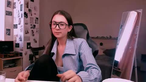Snapshot of raviolly046 chatting on 10-07-25, 12:46 Alia Mereyn online show from 10-07-25, 12:46