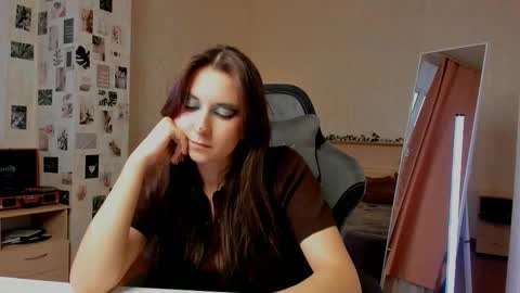 Snapshot of raviolly046 chatting on 10-10-25, 01:21 Alia Mereyn online show from 10-10-25, 01:21