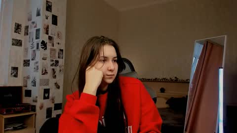 Snapshot of raviolly046 chatting on 10-12-25, 08:35 Alia Mereyn online show from 10-12-25, 08:35