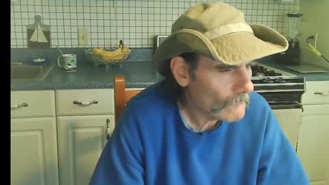 Snapshot of raylene4u2 chatting on 10-21-25, 07:03 Ray online show from 10-21-25, 07:03