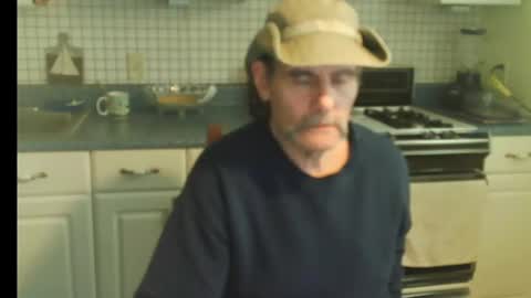 Snapshot of raylene4u2 chatting on 10-26-25, 07:09 Ray online show from 10-26-25, 07:09