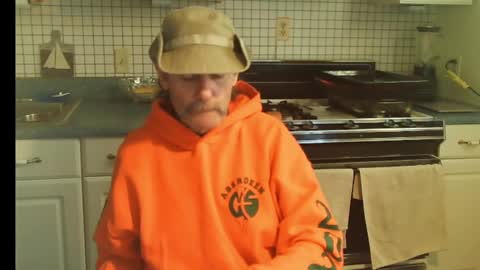 Snapshot of raylene4u2 chatting on 10-27-25, 08:02 Ray online show from 10-27-25, 08:02