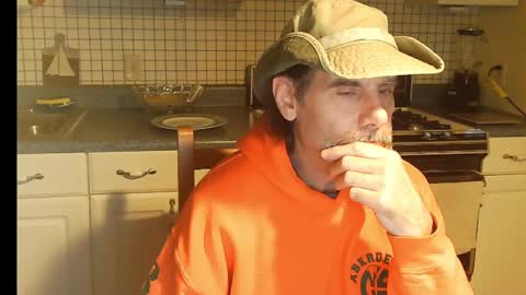 Snapshot of raylene4u2 chatting on 10-28-25, 08:07 Ray online show from 10-28-25, 08:07