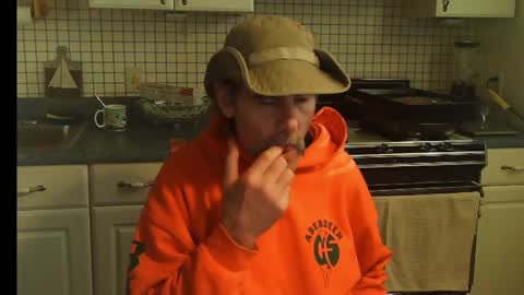 Snapshot of raylene4u2 chatting on 11-05-25, 09:04 Ray online show from 11-05-25, 09:04