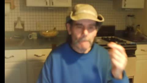 Snapshot of raylene4u2 chatting on 11-10-25, 09:47 Ray online show from 11-10-25, 09:47