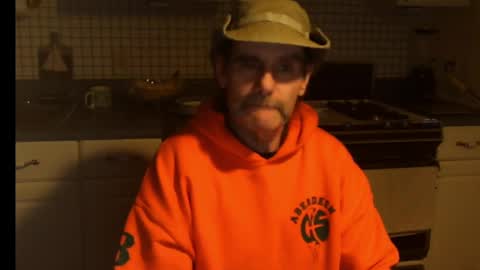 Snapshot of raylene4u2 chatting on 11-11-25, 10:32 Ray online show from 11-11-25, 10:32