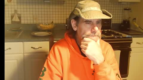 Snapshot of raylene4u2 chatting on 11-12-25, 10:37 Ray online show from 11-12-25, 10:37