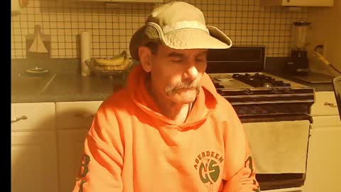 Snapshot of raylene4u2 chatting on 11-17-25, 07:36 Ray online show from 11-17-25, 07:36