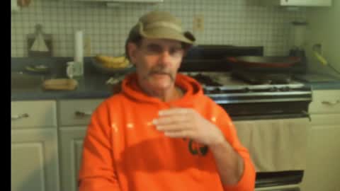 Snapshot of raylene4u2 chatting on 11-17-25, 07:41 Ray online show from 11-17-25, 07:41