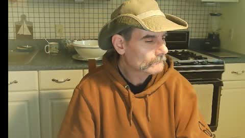 Snapshot of raylene4u2 chatting on 11-25-25, 06:41 Ray online show from 11-25-25, 06:41