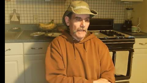 Snapshot of raylene4u2 chatting on 11-26-25, 10:00 Ray online show from 11-26-25, 10:00