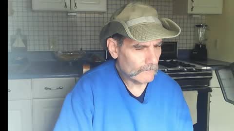 Snapshot of raylene4u2 chatting on 12-01-25, 09:58 Ray online show from 12-01-25, 09:58