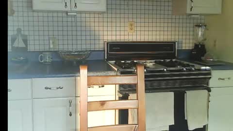 Snapshot of raylene4u2 chatting on 12-01-25, 10:04 Ray online show from 12-01-25, 10:04