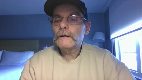 Snapshot of raylene4u2 chatting on 12-04-25, 04:38 Ray online show from 12-04-25, 04:38