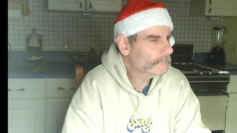 Snapshot of raylene4u2 chatting on 12-16-25, 08:19 Ray online show from 12-16-25, 08:19