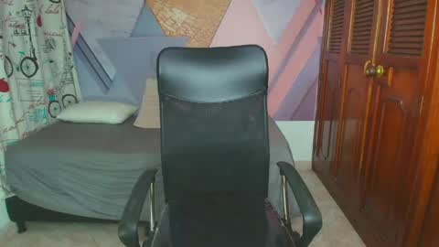 Snapshot of raylin_escobar chatting on 05-16-26, 08:18 raylin_escobar online show from 05-16-26, 08:18