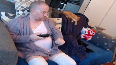 Snapshot of raymondsun chatting on 01-04-25, 04:32 Sunshine Ray online show from 01-04-25, 04:32