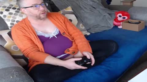 Snapshot of raymondsun chatting on 11-09-25, 03:32 Sunshine Ray online show from 11-09-25, 03:32