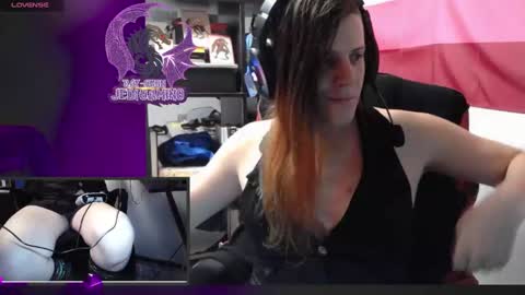 Snapshot of raysuon chatting on 12-13-24, 05:27 Rae-Suon online show from 12-13-24, 05:27