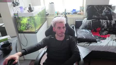 Rayzel online show from 04-19-26, 11:42