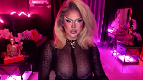 Snapshot of real_dom_phuta chatting on 11-28-25, 03:25 Miss Katrina De Futah Goddess of HELL online show from 11-28-25, 03:25