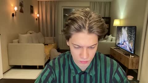 Snapshot of realsupermichael chatting on 02-04-25, 07:33 AliceEve online show from 02-04-25, 07:33