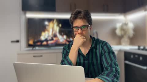 Snapshot of realsupermichael chatting on 02-16-25, 06:43 AliceEve online show from 02-16-25, 06:43