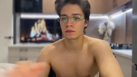 Snapshot of realsupermichael chatting on 02-27-25, 06:42 AliceEve online show from 02-27-25, 06:42