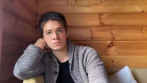 Snapshot of realsupermichael chatting on 10-12-25, 01:43 AliceEve online show from 10-12-25, 01:43