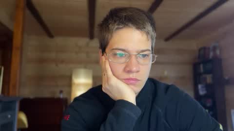 Snapshot of realsupermichael chatting on 10-20-25, 09:10 AliceEve online show from 10-20-25, 09:10