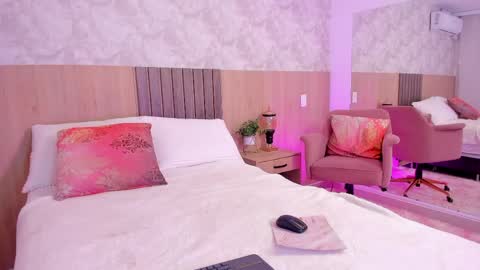 Snapshot of rebeca_cortez1 chatting on 05-05-26, 08:39 I invite you to my birthday on November 3th online show from 05-05-26, 08:39