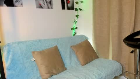 Rebeca Marchetti online show from 04-24-26, 08:33