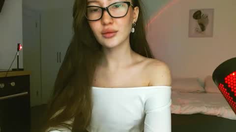 Snapshot of rebecca_demure18 chatting on 01-09-25, 06:47 Lets talk here 33. online show from 01-09-25, 06:47