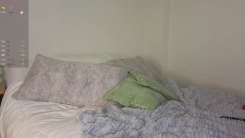 Snapshot of rebekahrayne_ chatting on 05-08-26, 02:39 Beks online show from 05-08-26, 02:39