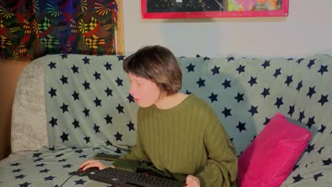 Lara online show from 10-22-25, 06:07