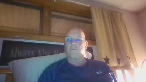 Snapshot of recman15 chatting on 10-07-25, 03:14 Mtn. Man online show from 10-07-25, 03:14