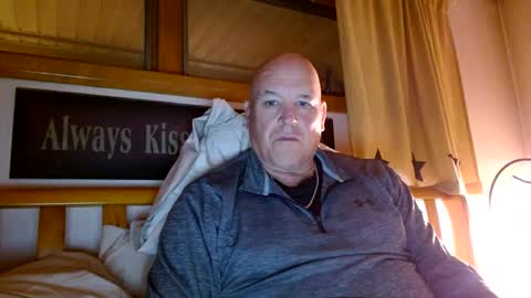 Snapshot of recman15 chatting on 10-13-25, 01:05 Mtn. Man online show from 10-13-25, 01:05