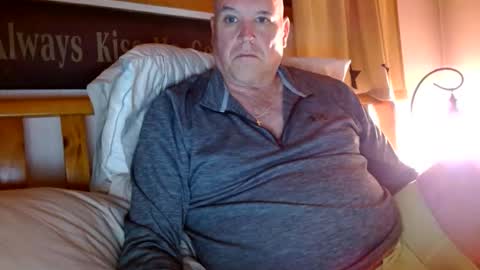 Snapshot of recman15 chatting on 10-25-25, 03:03 Mtn. Man online show from 10-25-25, 03:03