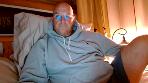 Snapshot of recman15 chatting on 10-28-25, 02:59 Mtn. Man online show from 10-28-25, 02:59